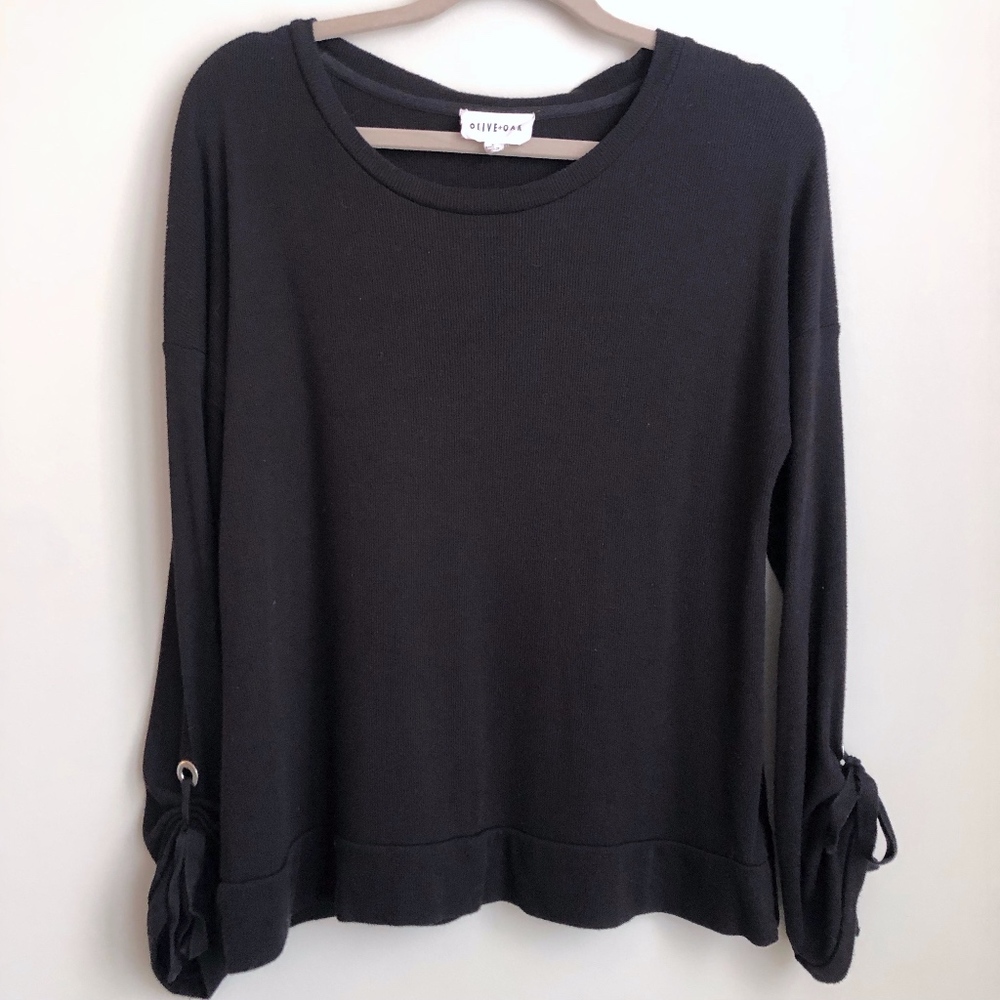 Olive & Oak Black tie sleeve top